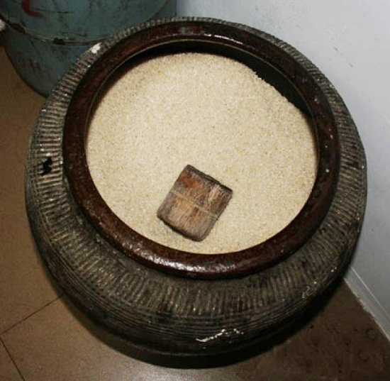 cách đặt hũ gạo trong nhà hợp phong thủy