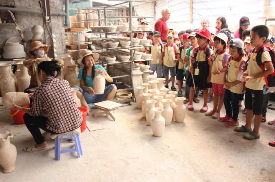 trường học tổ chức cho học sinh tham quan làng gốm bát tràng