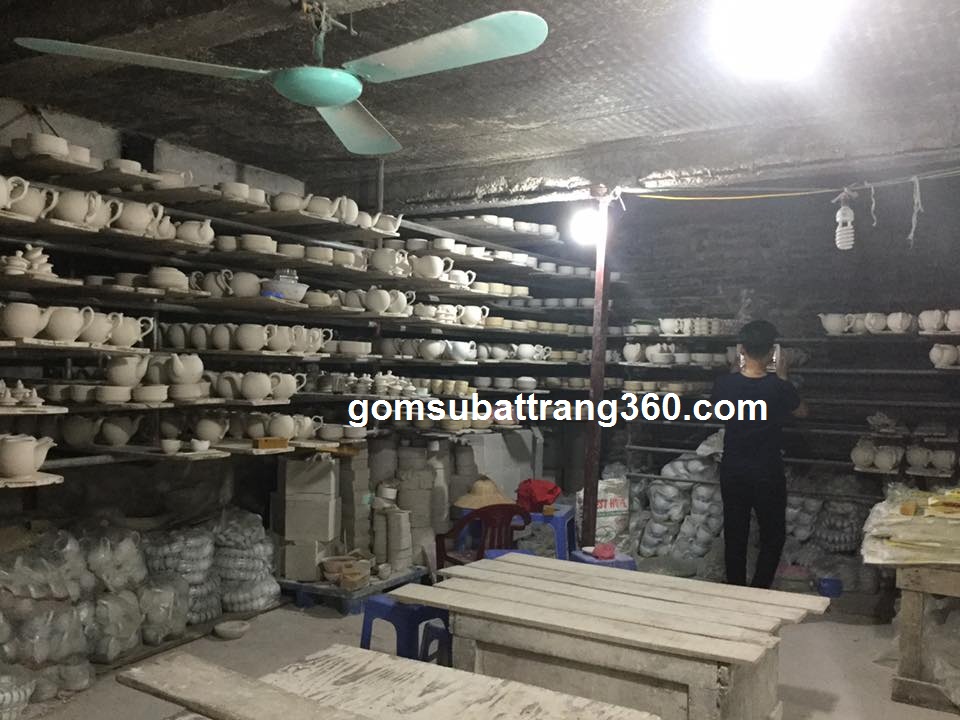 hình ảnh xưởng sản xuất ấm chén Bát Tràng của gốm sứ Bát Tràng 360