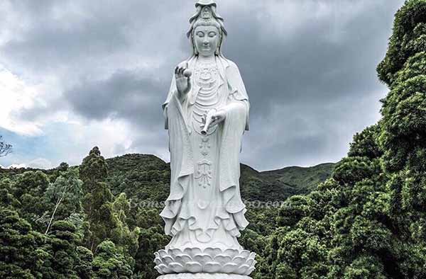 Tượng Phật bà Quan Âm bằng đá nguyên khối