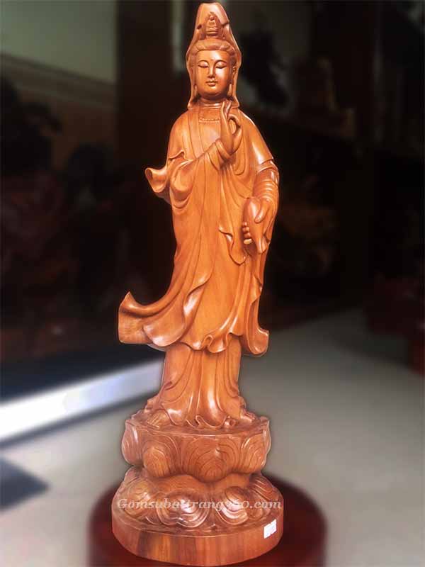 Tượng Phật bà Quan Âm bằng gỗ hương 